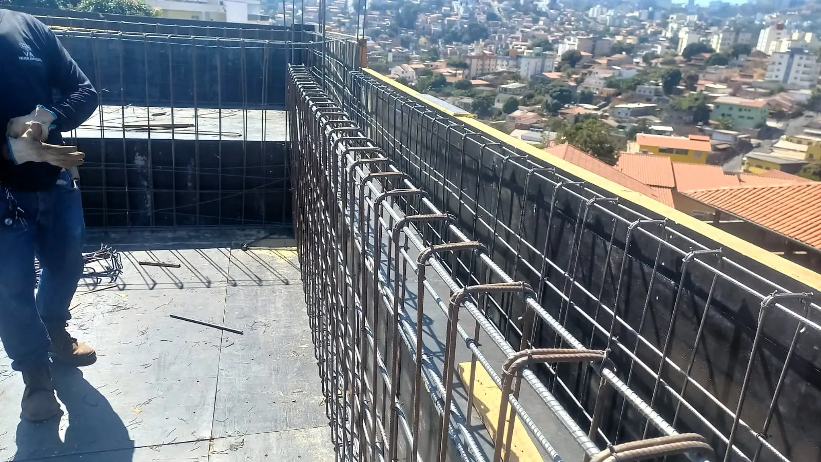 Armação de aço em elemento estrutural