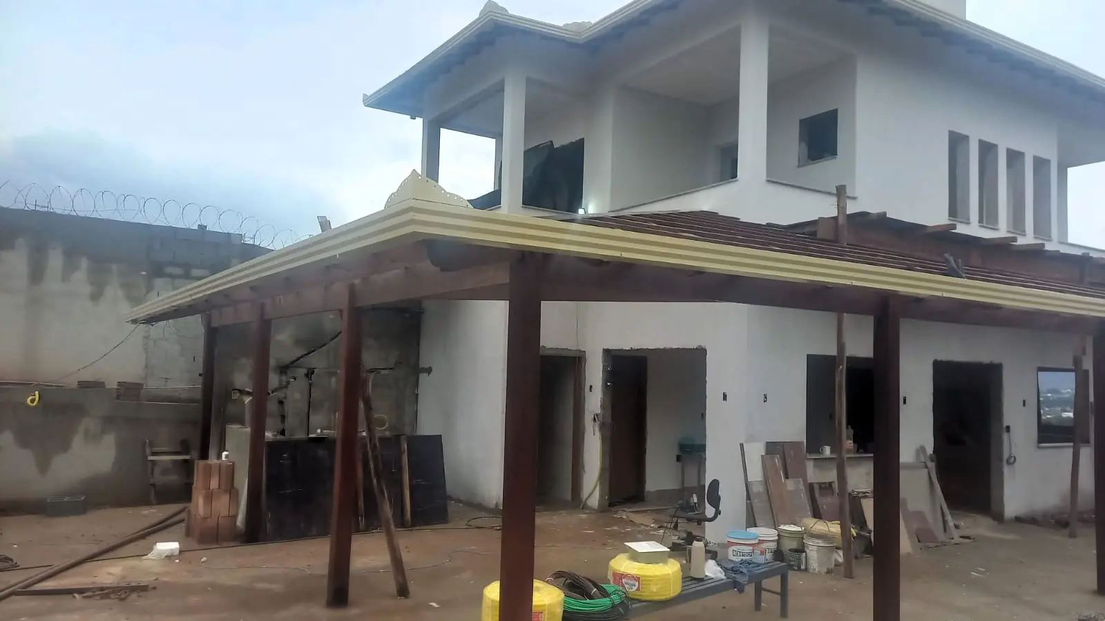 Reforma residencial durante a execução