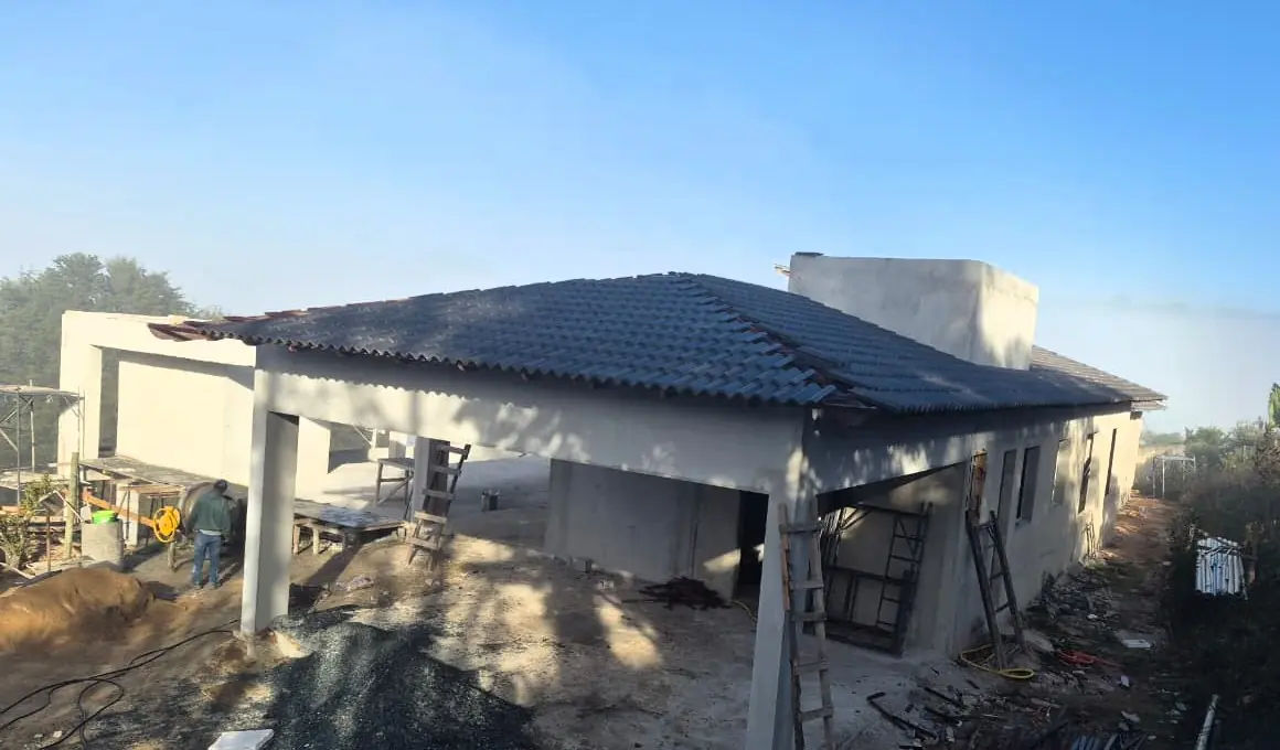 Fachada residencial em reforma